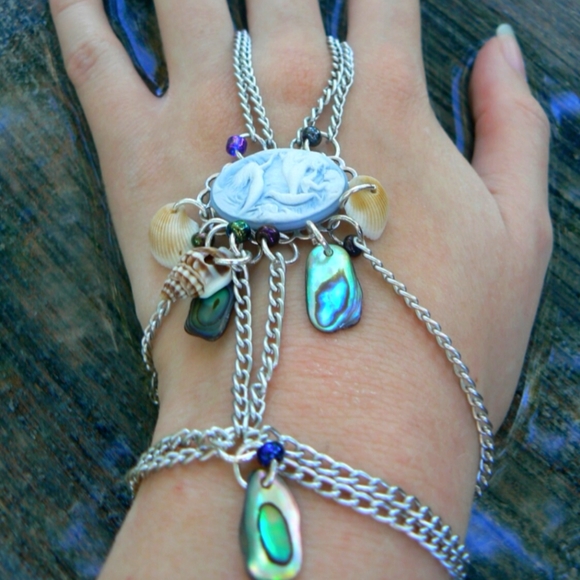 Bracelet hand chain, handmade, abalone, cameo, mermaid/beach style - Picture 2 of 2